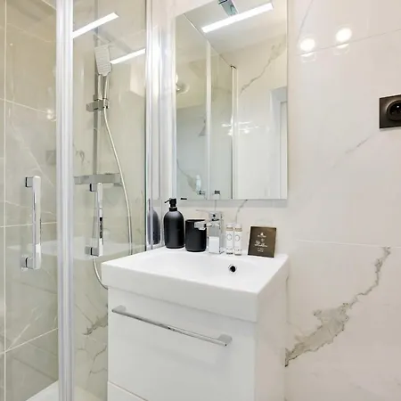 Stunning 4p1br Apartment